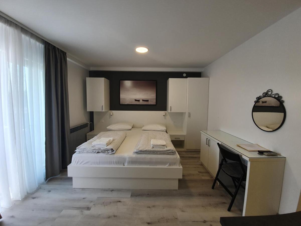 Apartments And Rooms By The Sea Baska Voda, Makarska - 2578 外观 照片